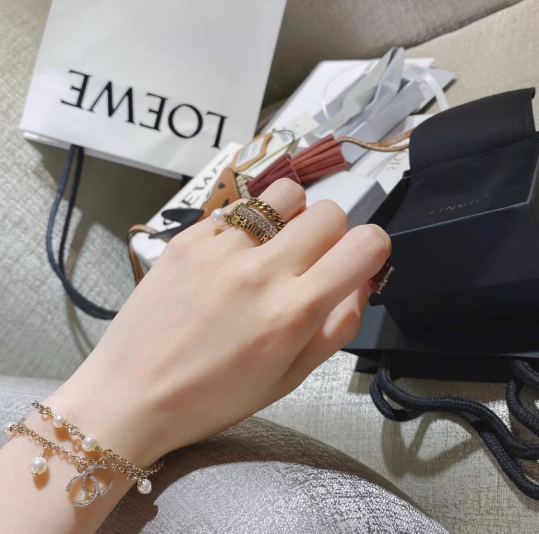 Chanel Dainty Two Layers Chain Pearl Bracelet - Image 12