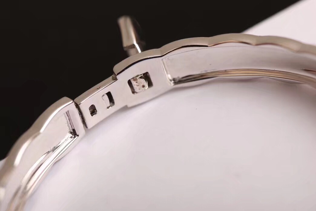 Chanel Diamond Coco Crush Bangle Bracelet - Wide Version - Image 11