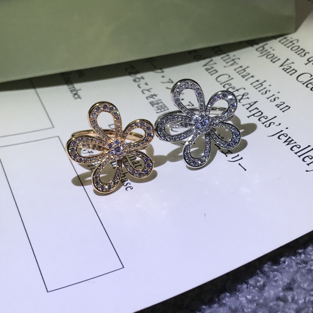VCA Flowerlace Ring - Image 12