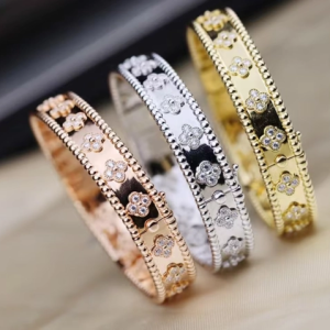 VCA Perlee Clovers Bracelet, Medium Bangle