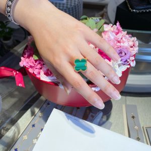 VCA Green Malachite Magic Alhambra Ring