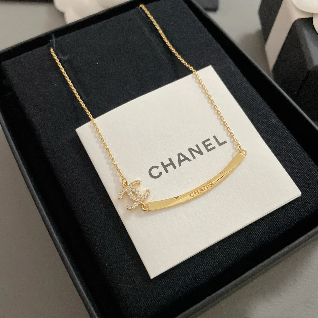 Chanel Smile Necklace Minimalistic - Image 3