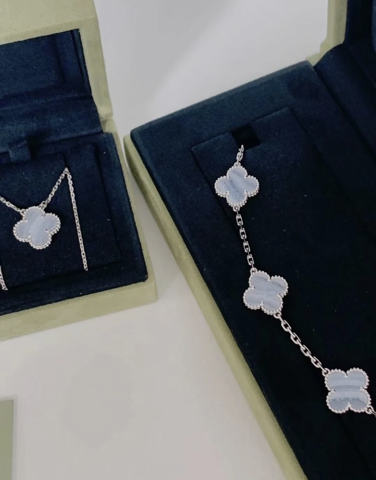 VCA Blue Chalcedony Clover Vintage Alhambra Pendant Necklace Bracelet - Image 2
