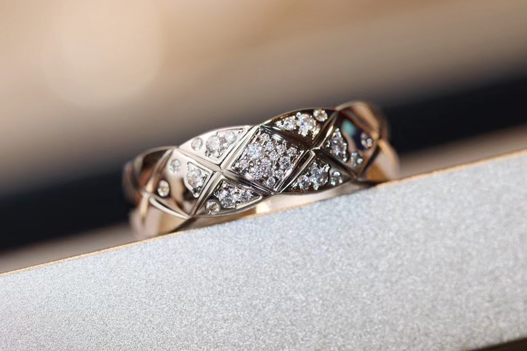Chanel Diamond Coco Crush Ring - Wide - Image 4