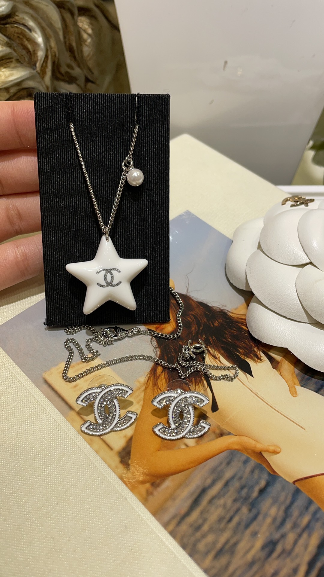 Chanel Silver Shiny Star Necklace and Earrings - Image 7