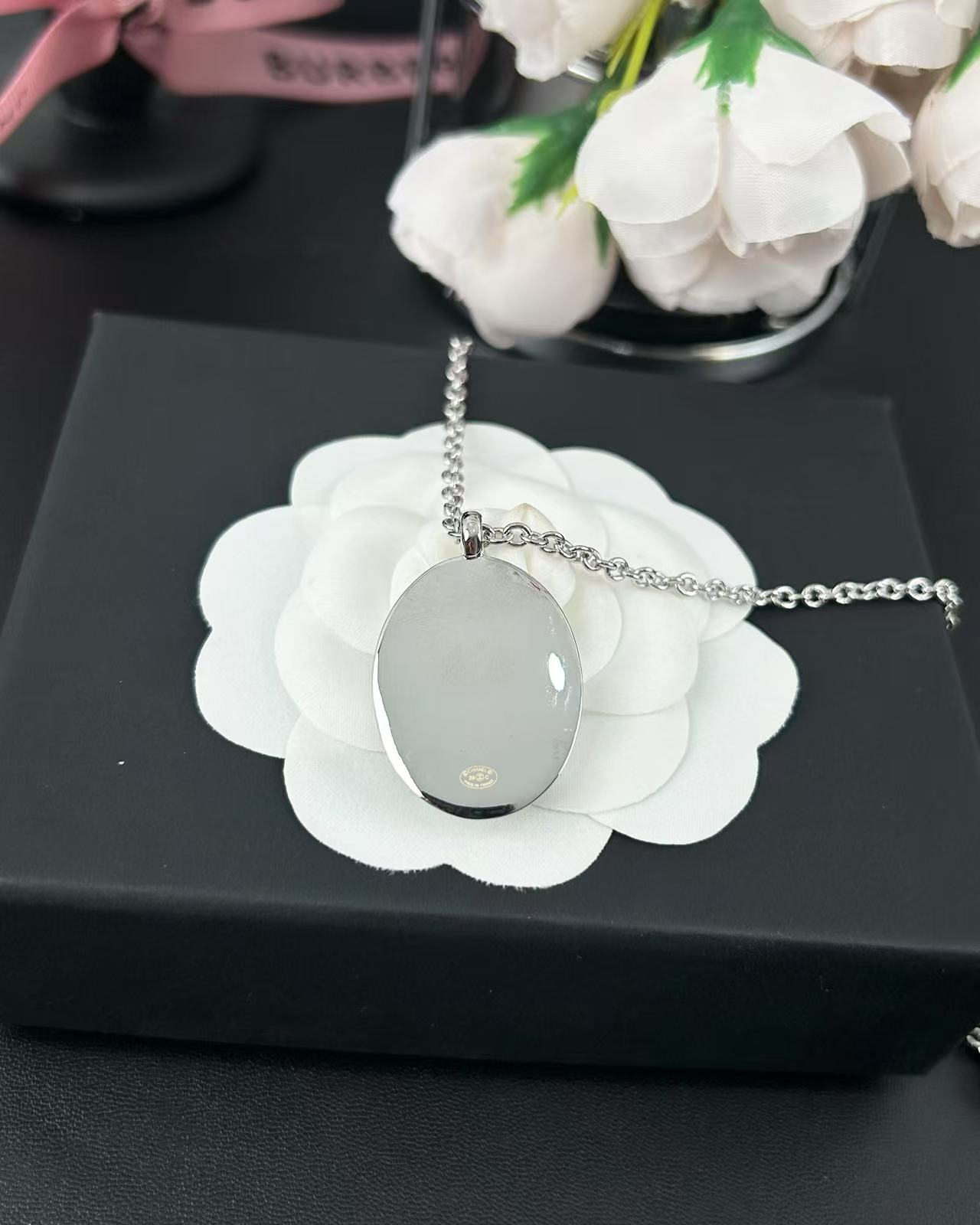 Chanel Silver Mirror Surface Oval Pendant Necklace - Image 6