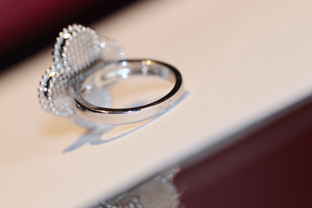 VCA Full Diamond Silver Magic Alhambra Ring - Image 9