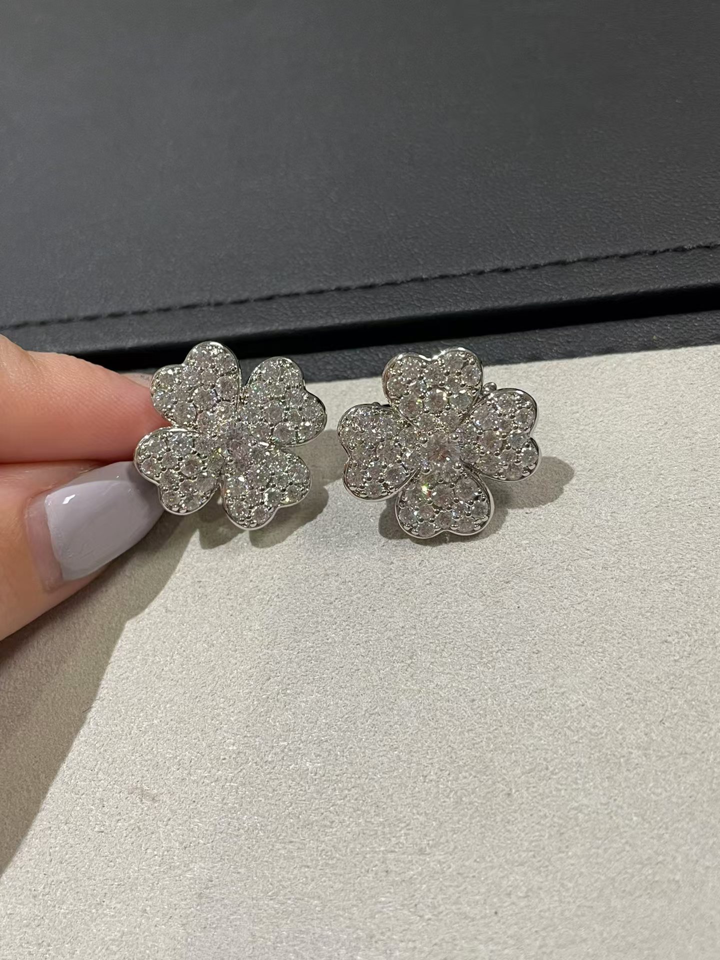 VCA Cosmos Earrings - Small - Image 2