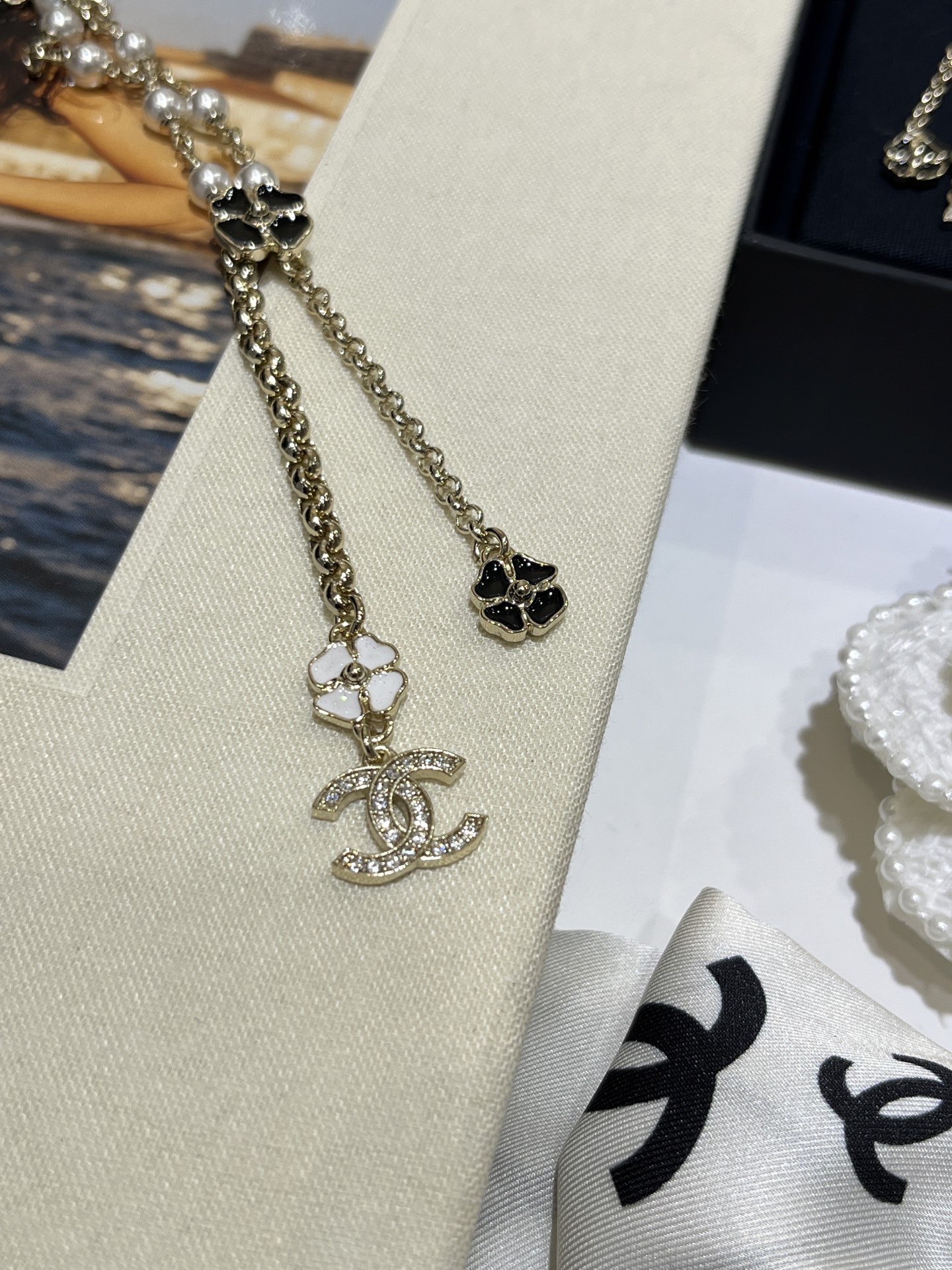 Chanel Black and White Camellia Tassel Drop Pearl Y Necklace - Image 7