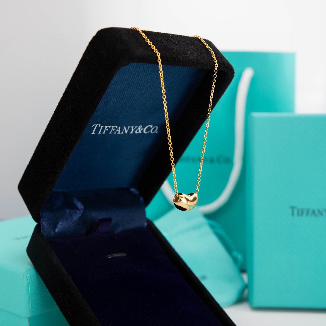 Tiffany Elsa Peretti® Bean® design Pendant Necklace in Yellow Gold, 6.5 mm - Image 4