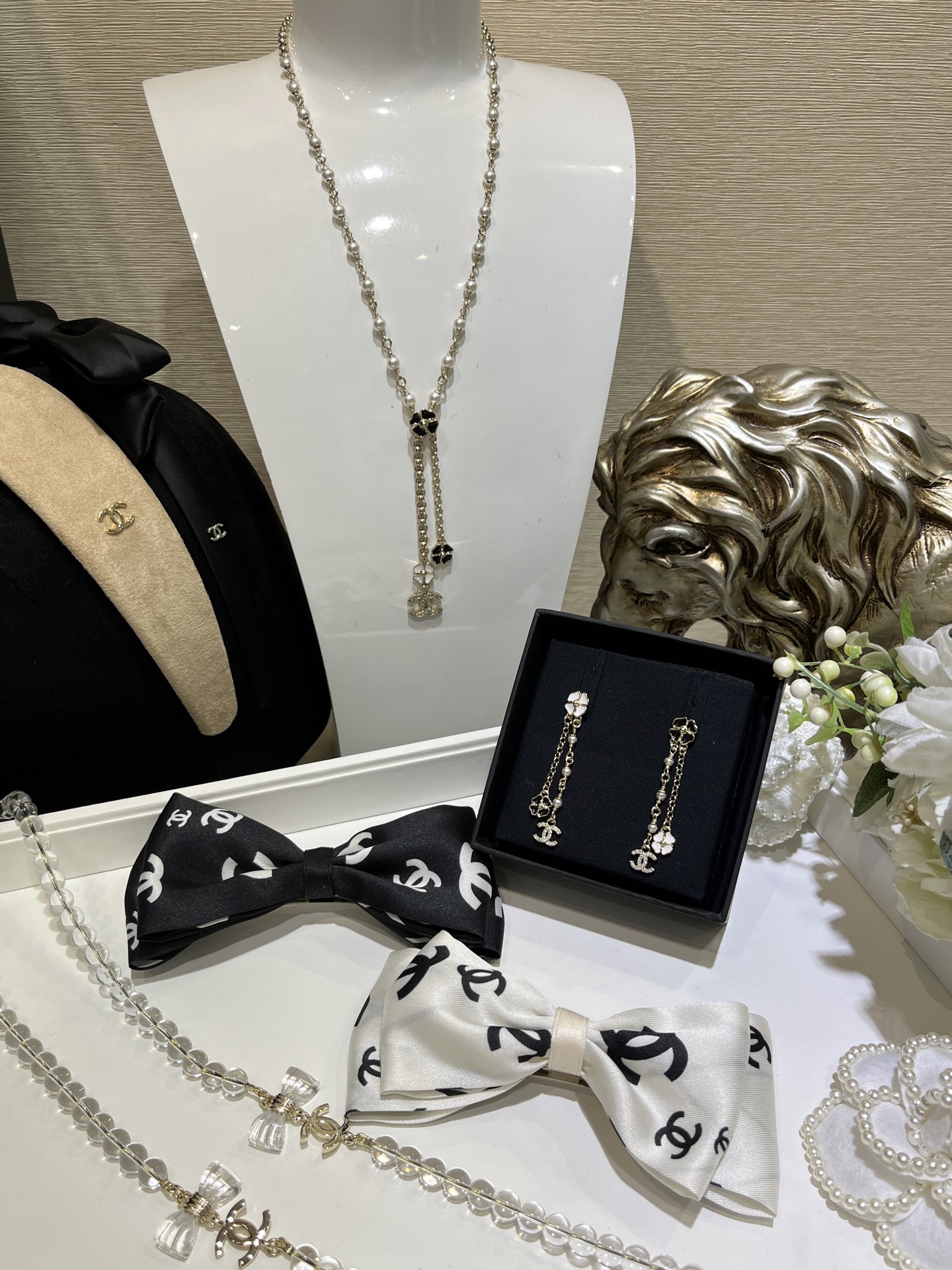 Chanel Black and White Camellia Tassel Drop Pearl Y Necklace - Image 5