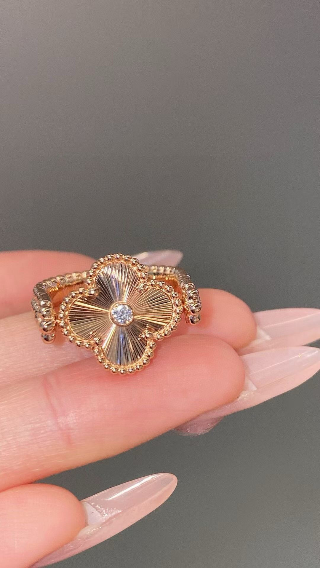 VCA Vintage Alhambra Reversible Ring - Image 5