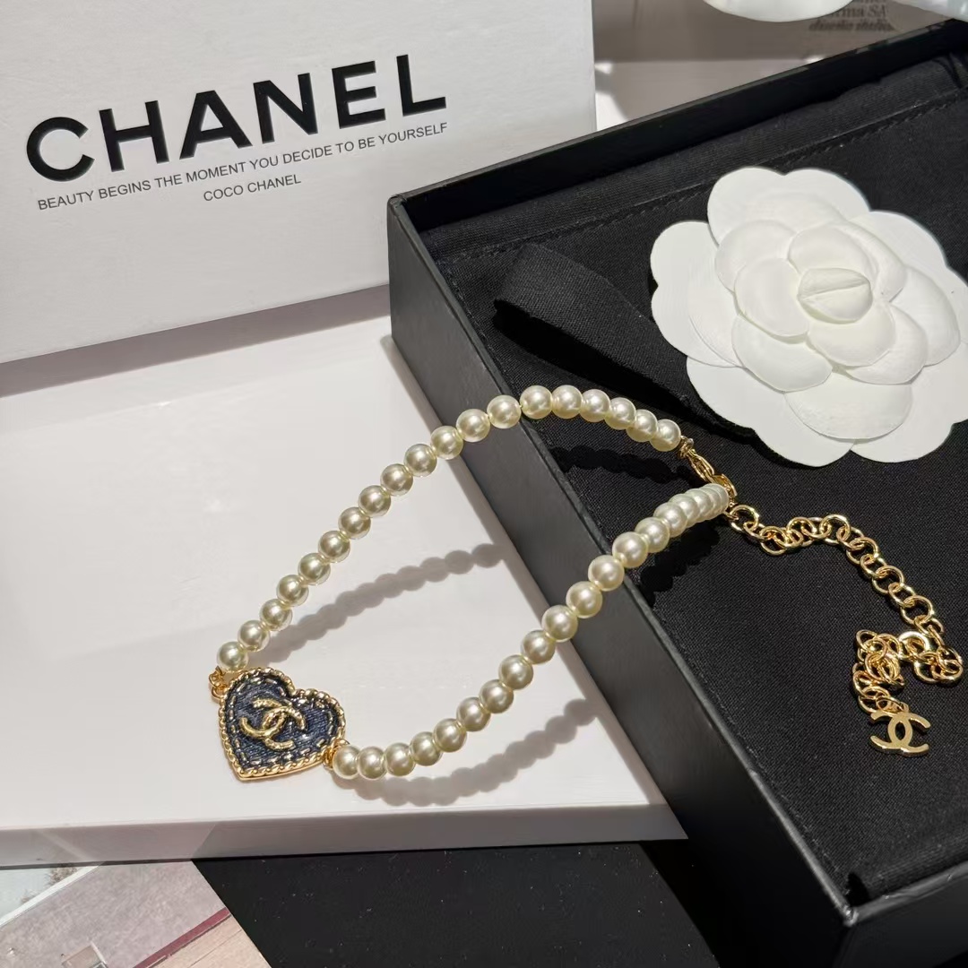 Chanel Denim Heart Pendant Pearl Choker Necklace - Image 2