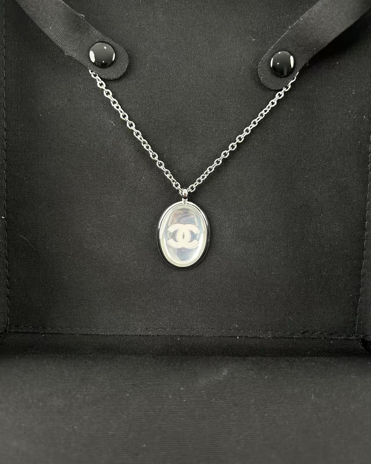 Chanel Silver Mirror Surface Oval Pendant Necklace - Image 4
