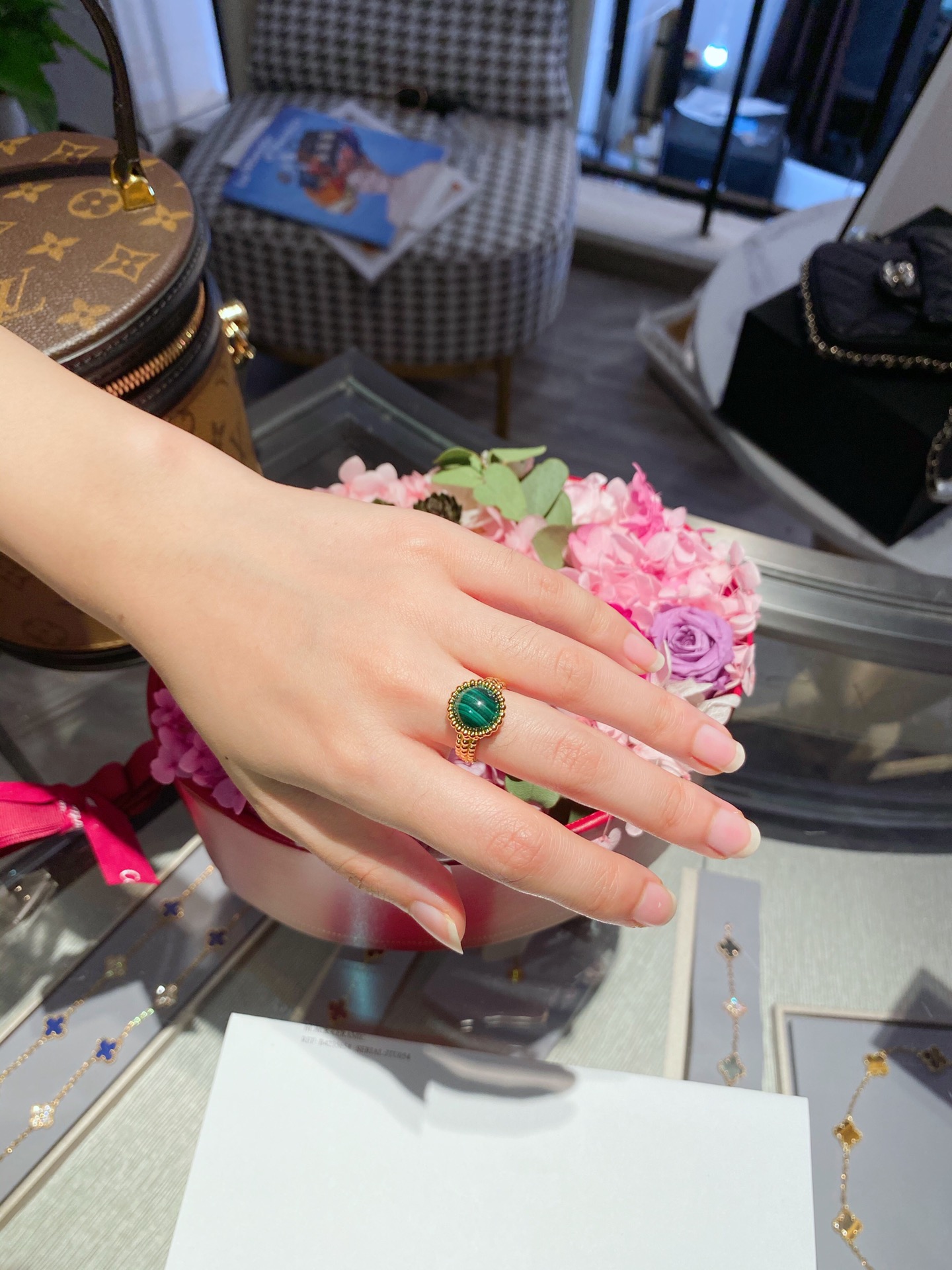 VCA Yellow Gold Malachite Perlee Couleurs Ring - Image 4