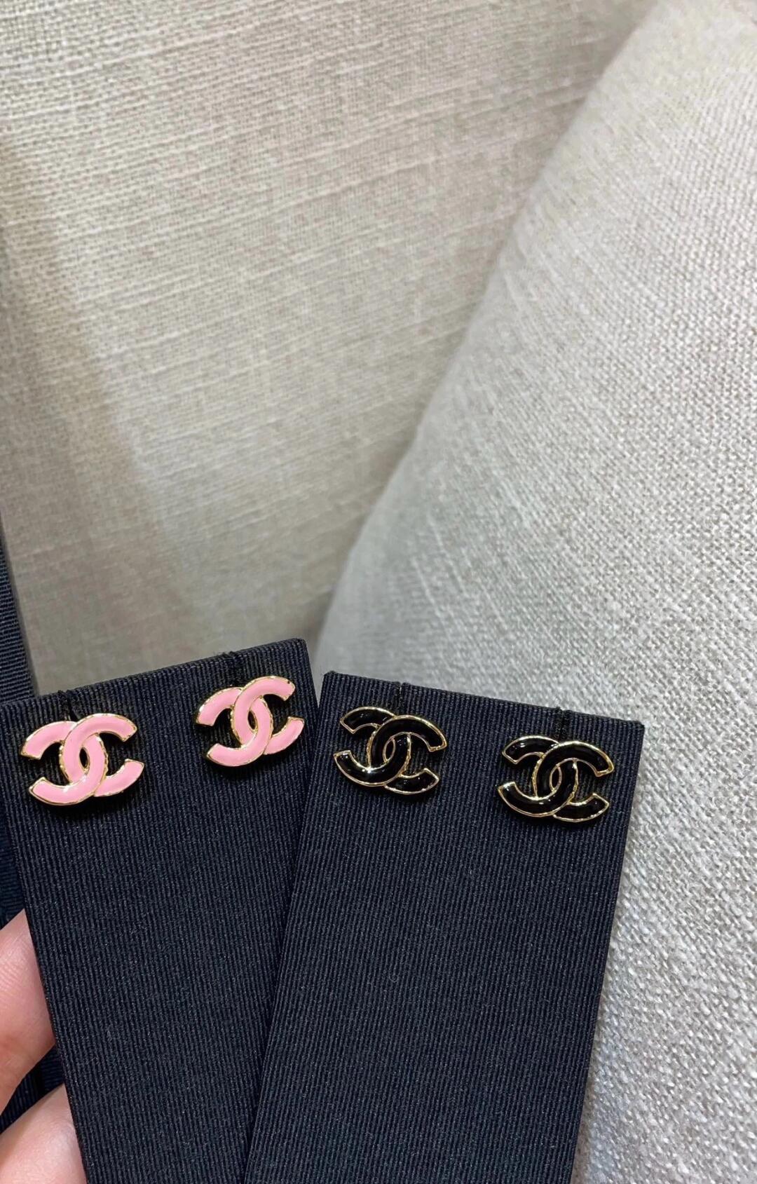 Chanel Pink Enamel CC Earrings - Image 2