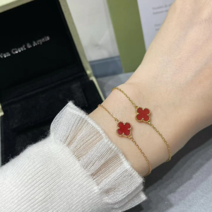 VCA Red Carnelian Clover Sweet Alhambra Bracelet, 1 Motif