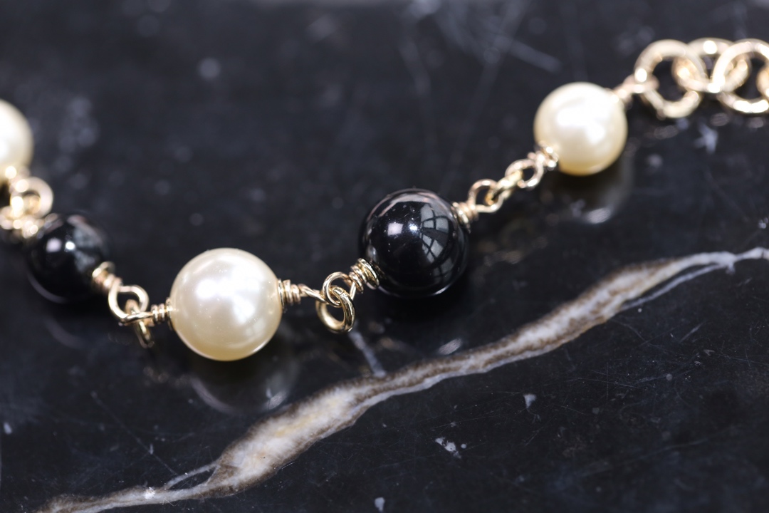 Chanel Black Bead Vintage Pearl Bracelet with CC Charm - Image 5