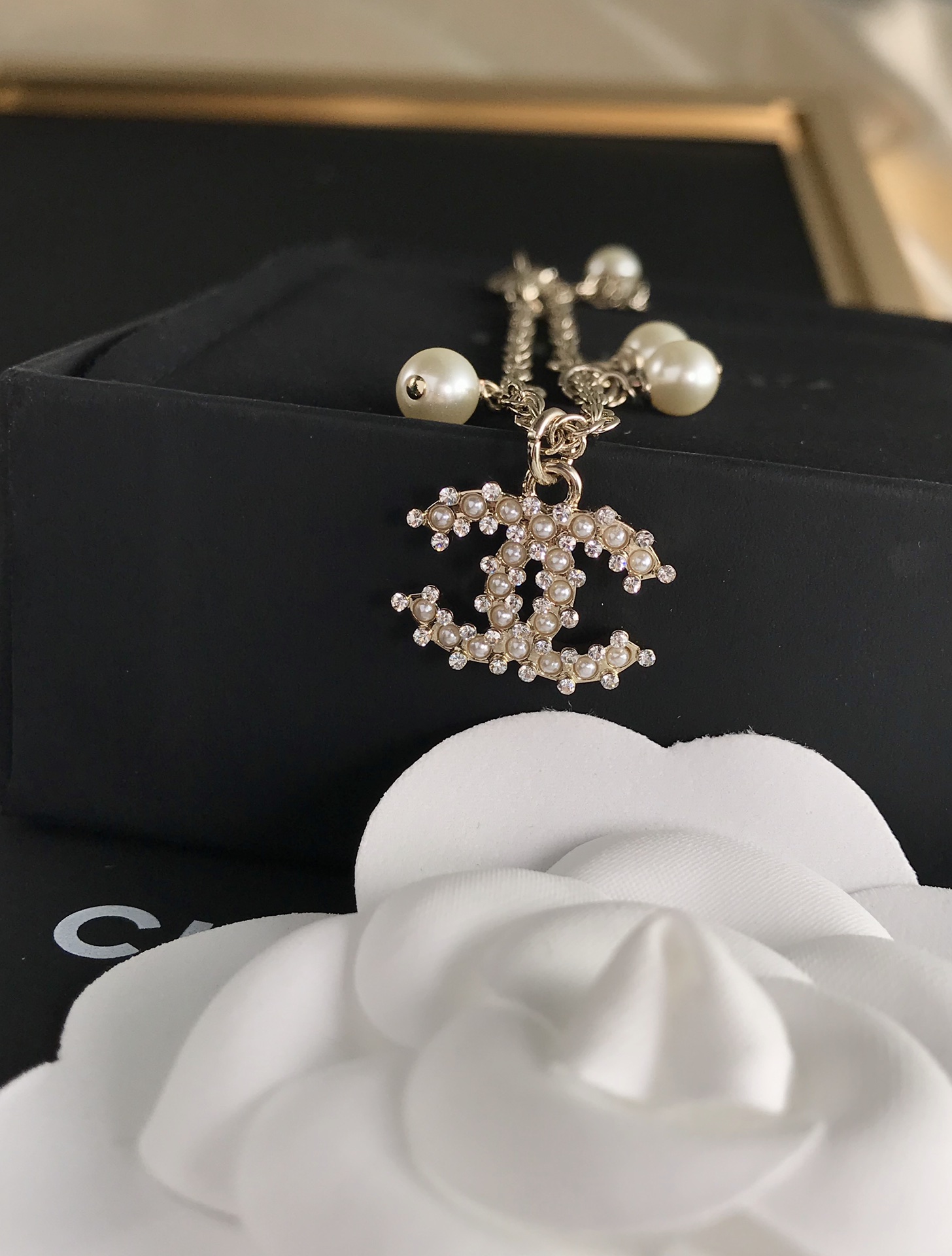 Chanel Pearls CC Charm Chain Bracelet - Image 9