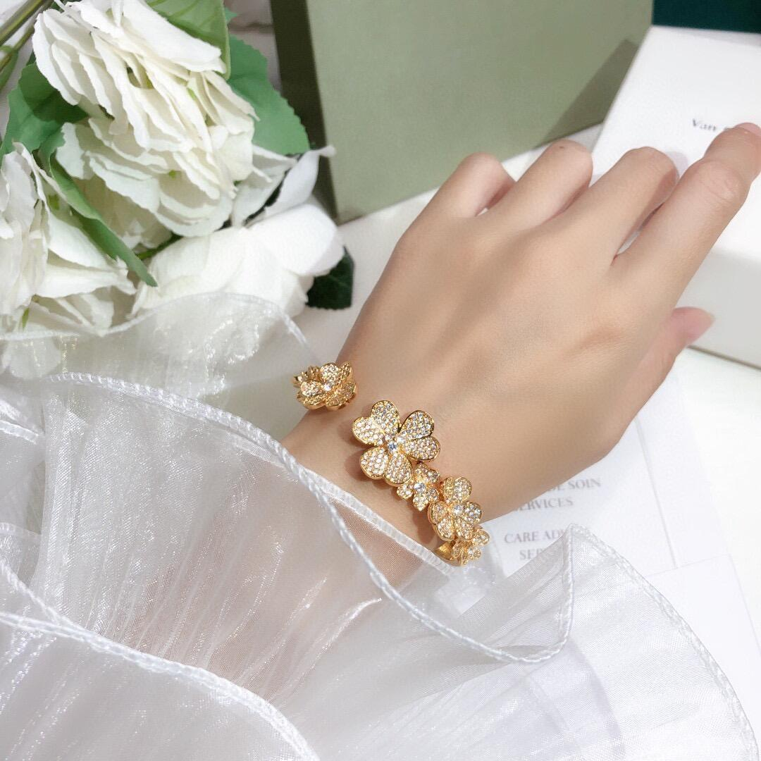 VCA Full Diamond Frivole 7 Flowers Bangle Bracelet - Image 2