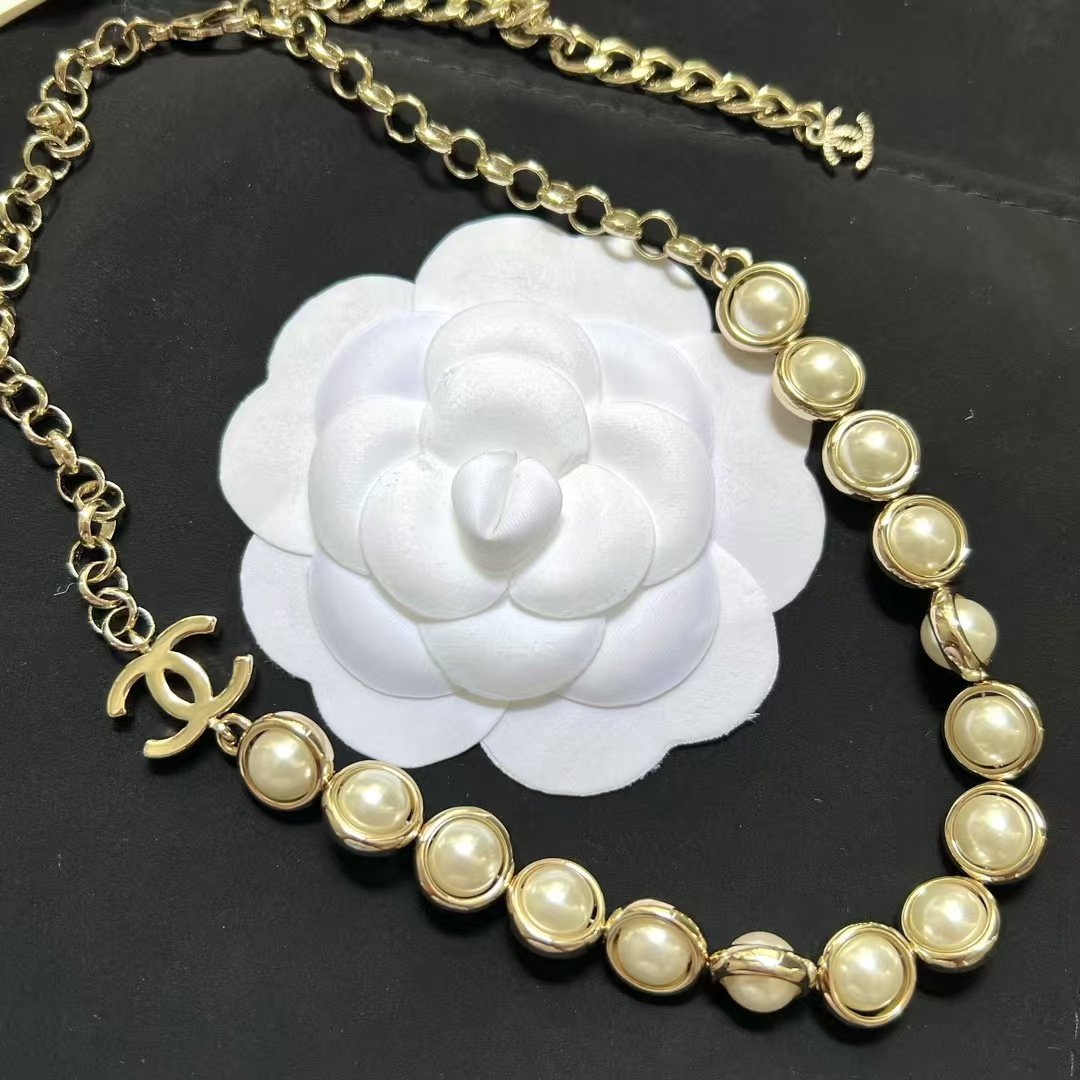 Chanel Half Chain Half Ehancered Pearl Necklace