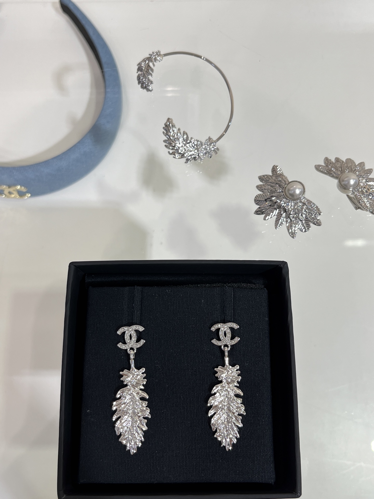 Chanel Coco Feather Dangle Earrings - Image 4