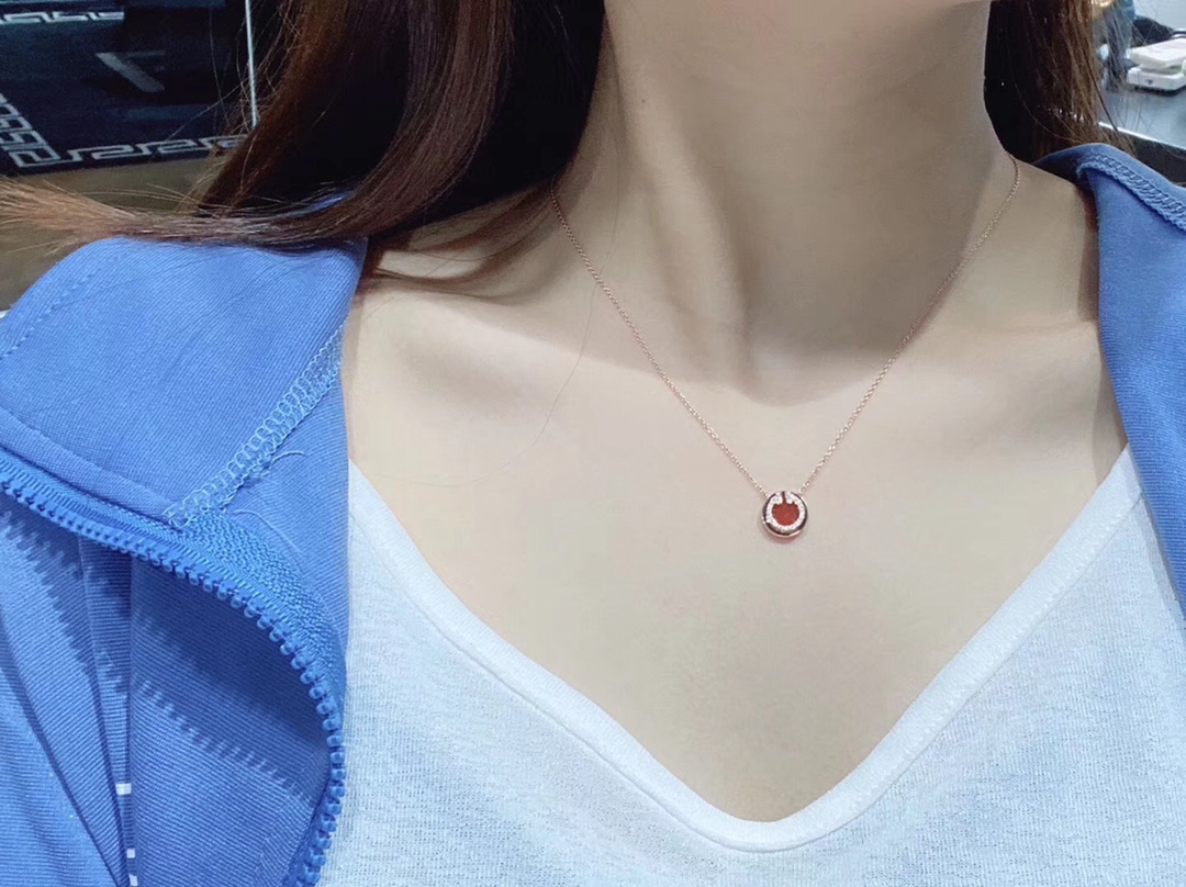 Tiffany Limited Version Round Pendant Necklace - Image 3