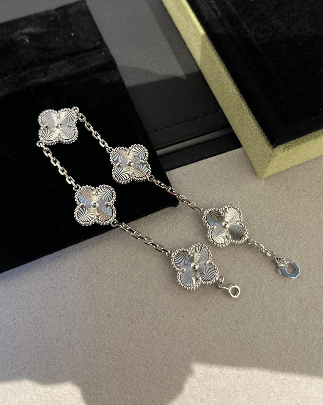 VCA Laser Silver 5 Motifs Vintage Alhambra Bracelet - Image 4