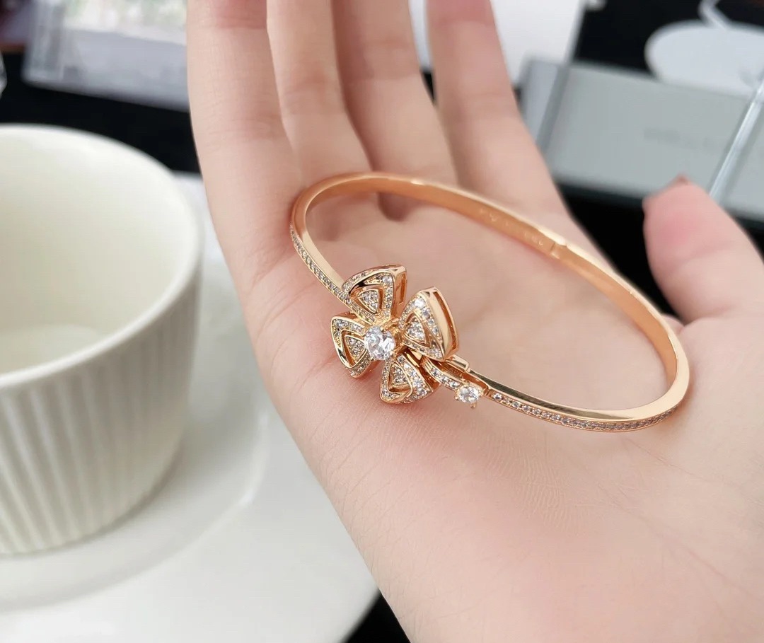Dupe Bvlgari Fiorever Bracelet Rose Gold Flower Bangle - Image 5