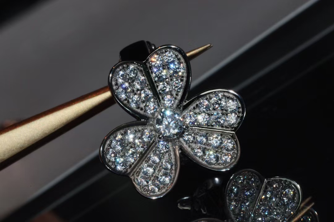 VCA Frivole Earrings - Small - Image 6