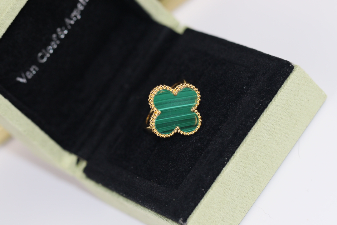VCA Green Malachite Magic Alhambra Ring - Image 5