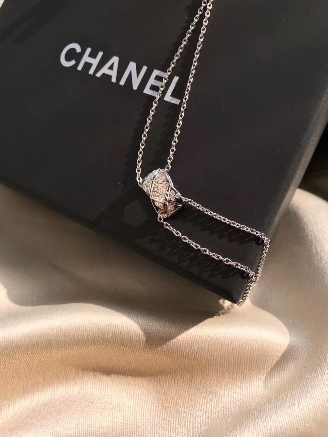 Chanel Coco Crush White Gold Necklace - Image 4