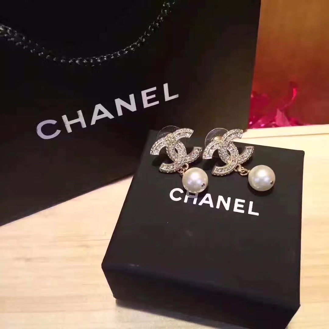 Chanel Classic Silver CC Pearl Dangle Earrings - Image 2