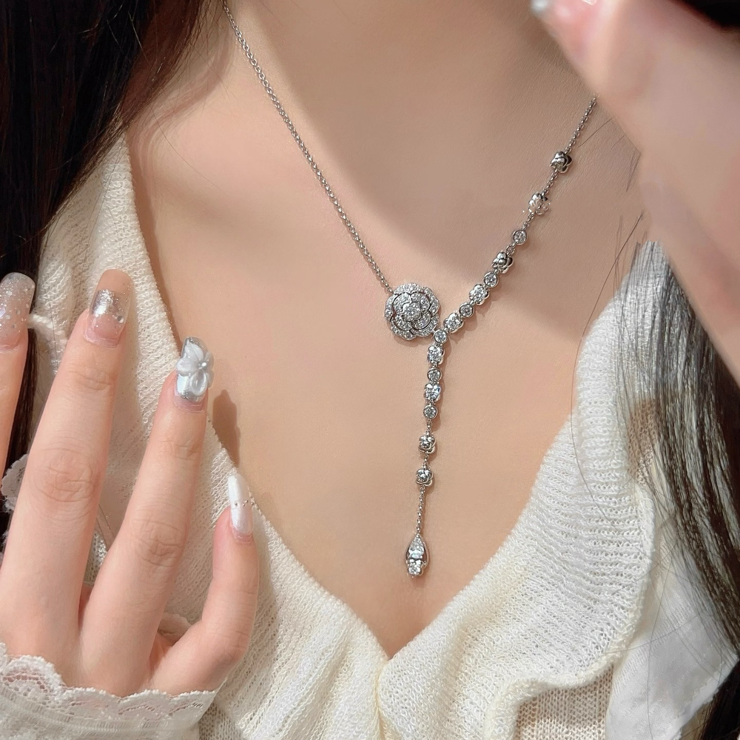 Chanel Camellia Teardrop Y Necklace in Silver Color - Image 2