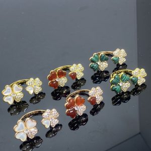 VCA Cosmos Between the Finger Ring