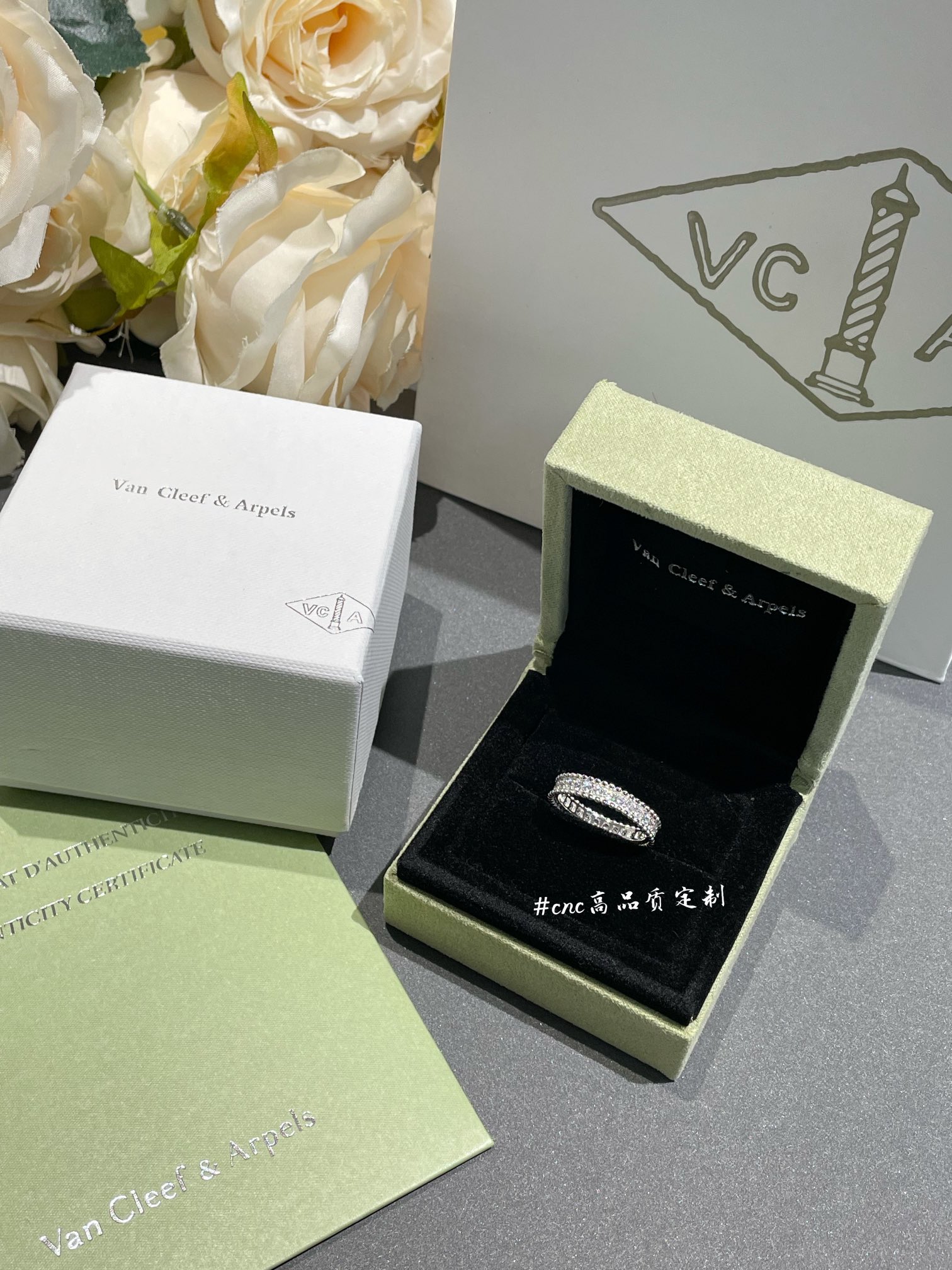 VCA Perlee Diamonds Ring, 1 Row - Image 4