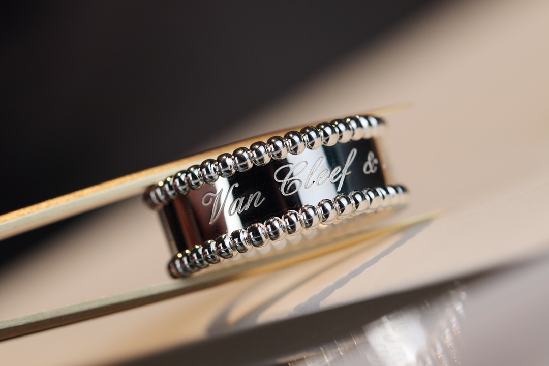 VCA Perlee Signature Ring - Image 6