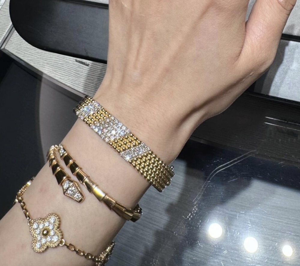 VCA Perlee Diamonds Bracelet Bangle, 5 Rows, Medium Model - Image 2
