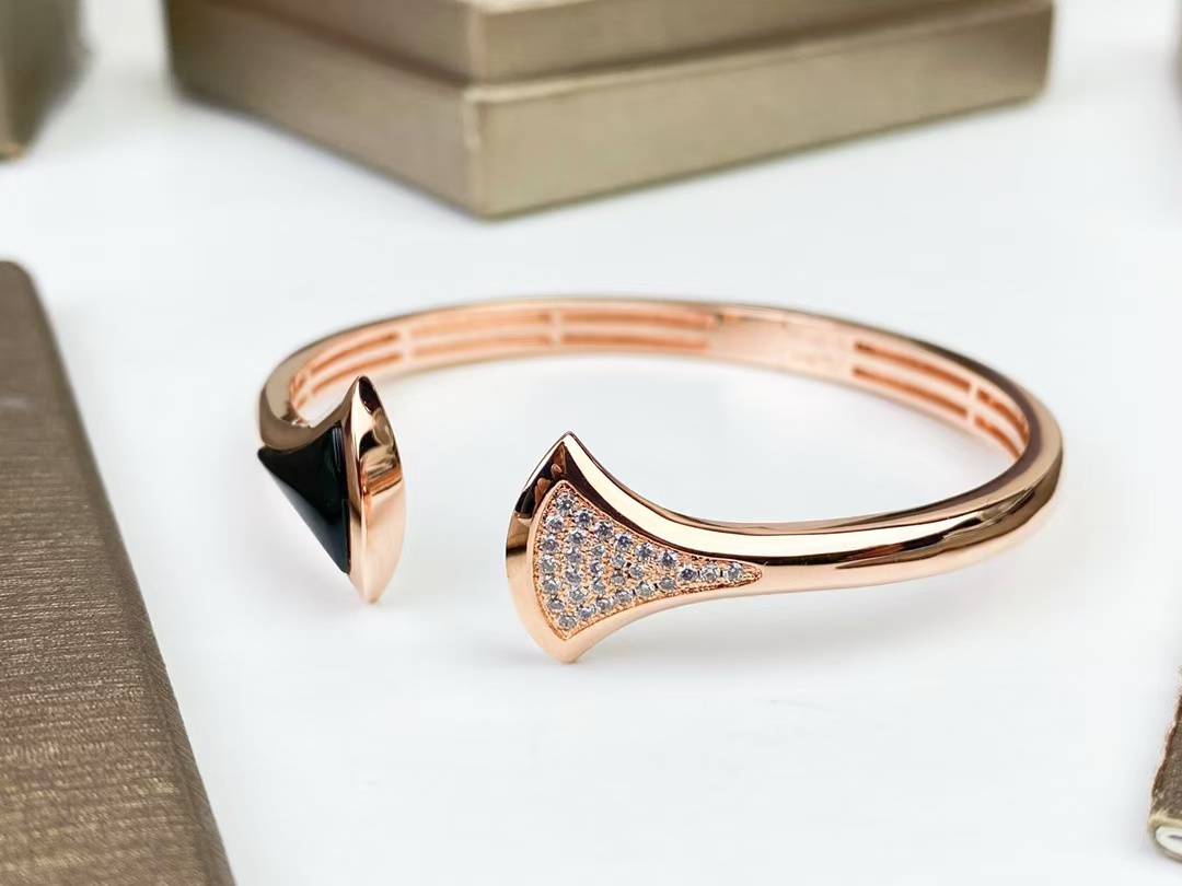 Bvlgari Divas' Dream Open Cuff Bangle Bracelet in Rose Gold - Image 4
