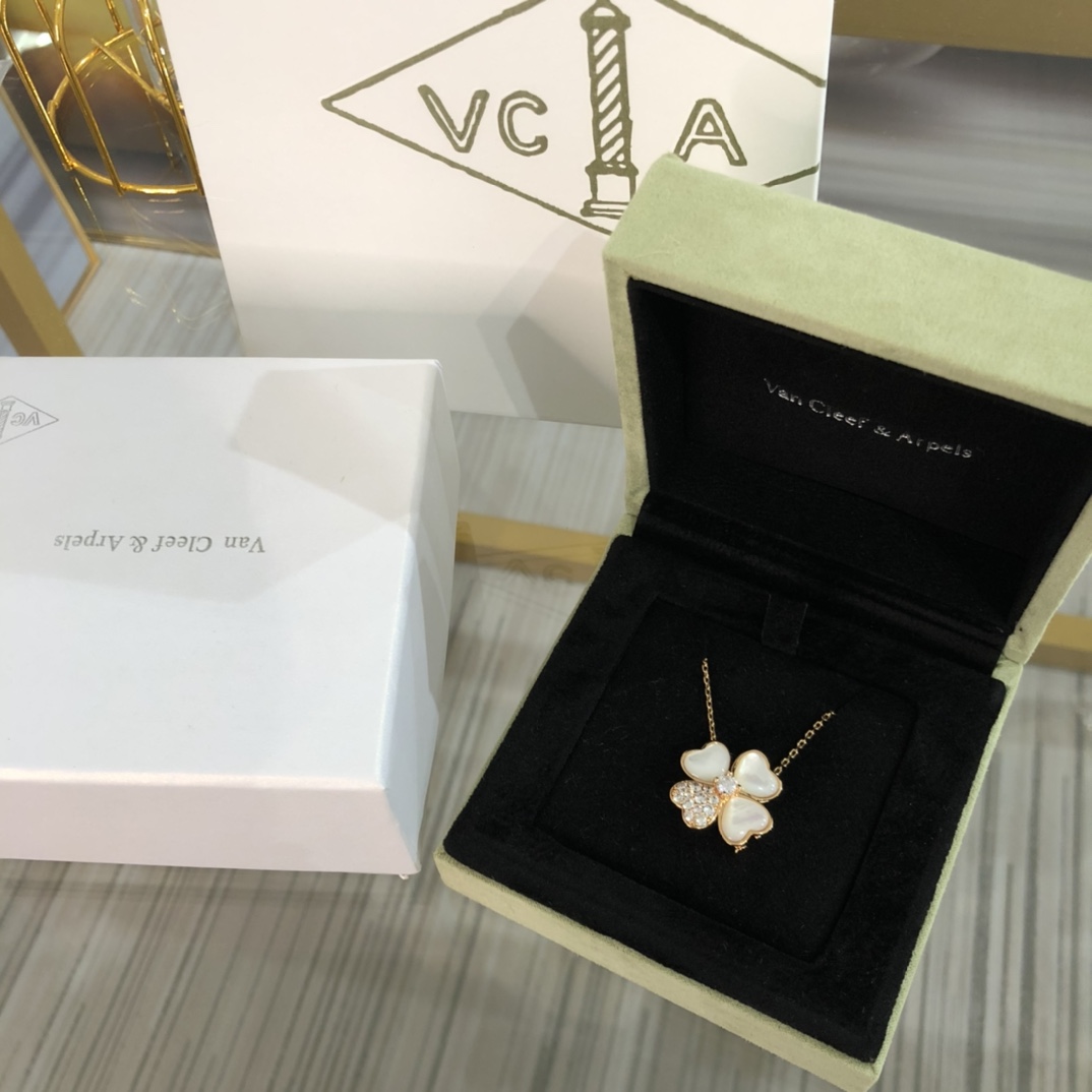 VCA Clover Detachable Pendant Necklace & Brooch 2-in-1 - Image 5