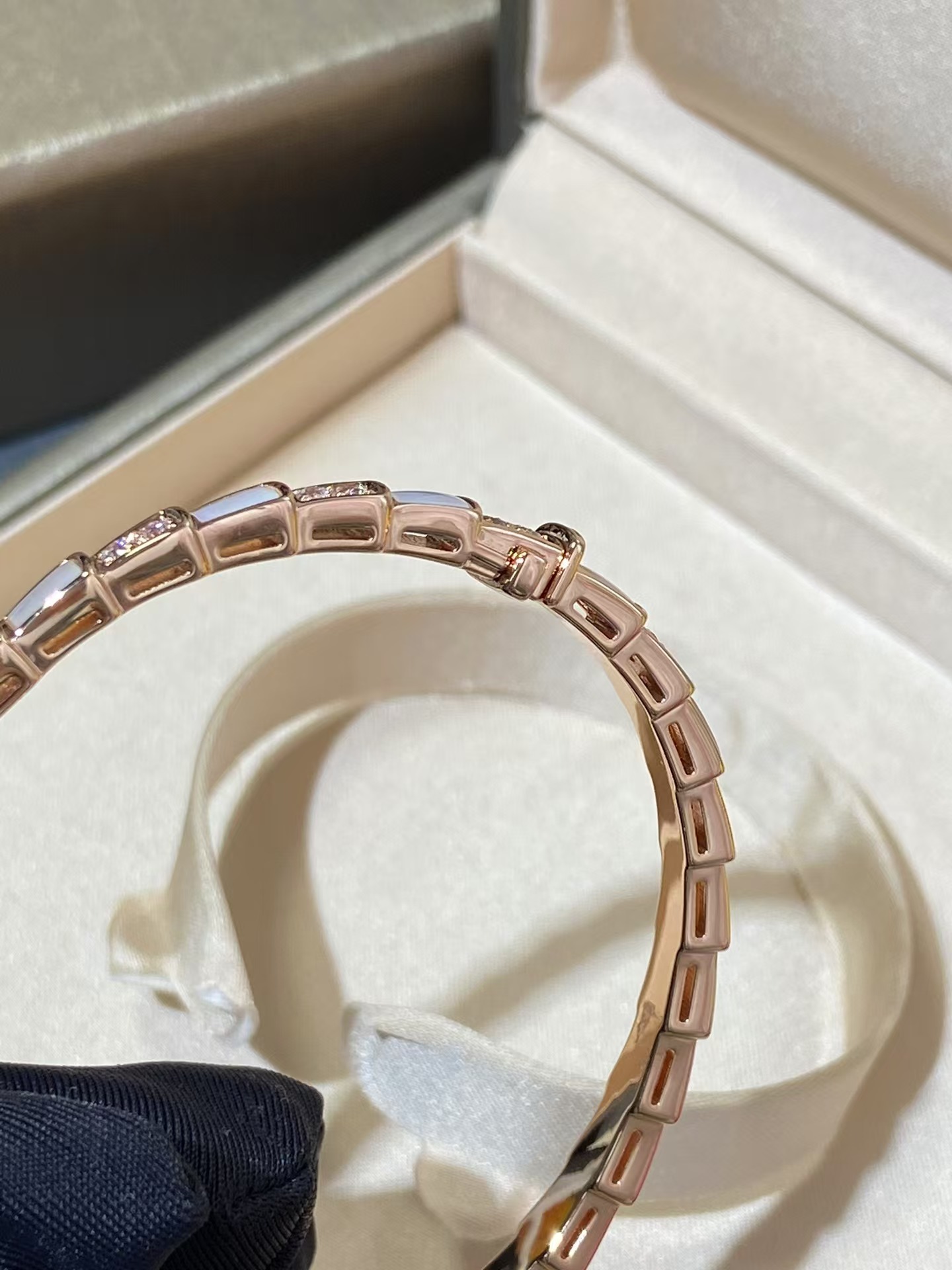 Bvlgari Serpenti Viper Bracelet Bangle in Rose Gold - Image 7