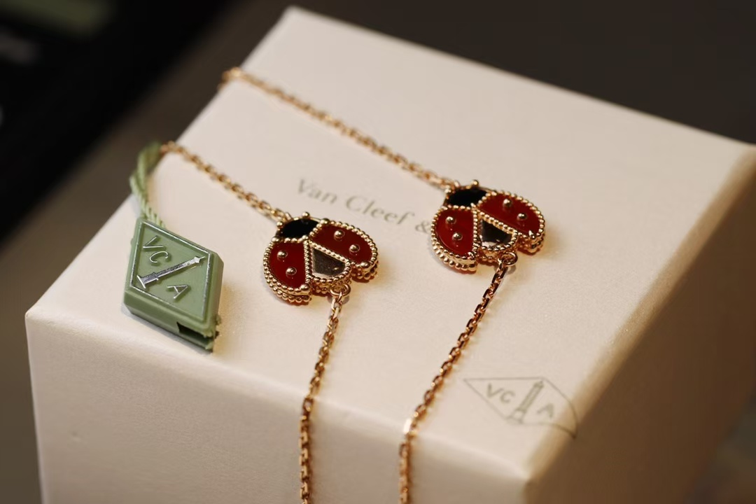 VCA Fauna Lucky Spring Bracelet, Open Wings Ladybug - Image 9
