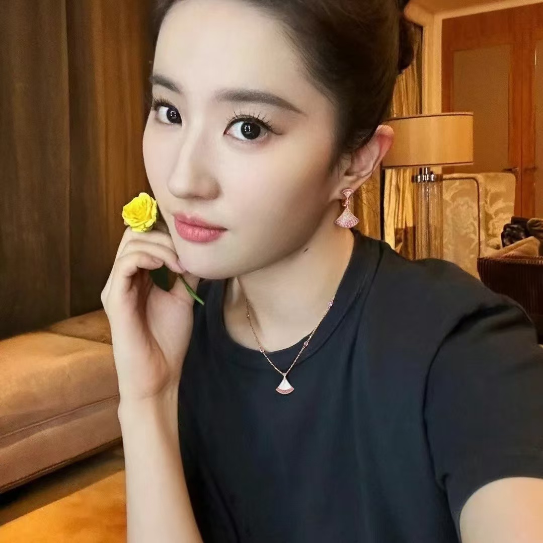 Bvlgari Divas' Dream Necklace - Image 13