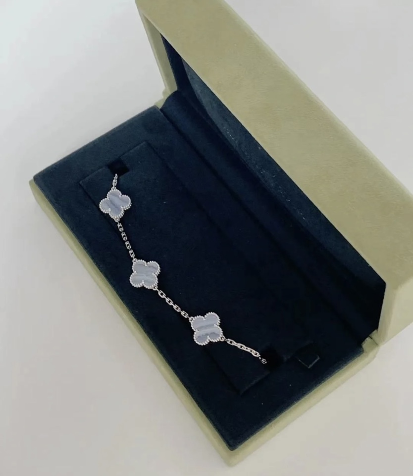 VCA Blue Chalcedony Clover Vintage Alhambra Pendant Necklace Bracelet - Image 3