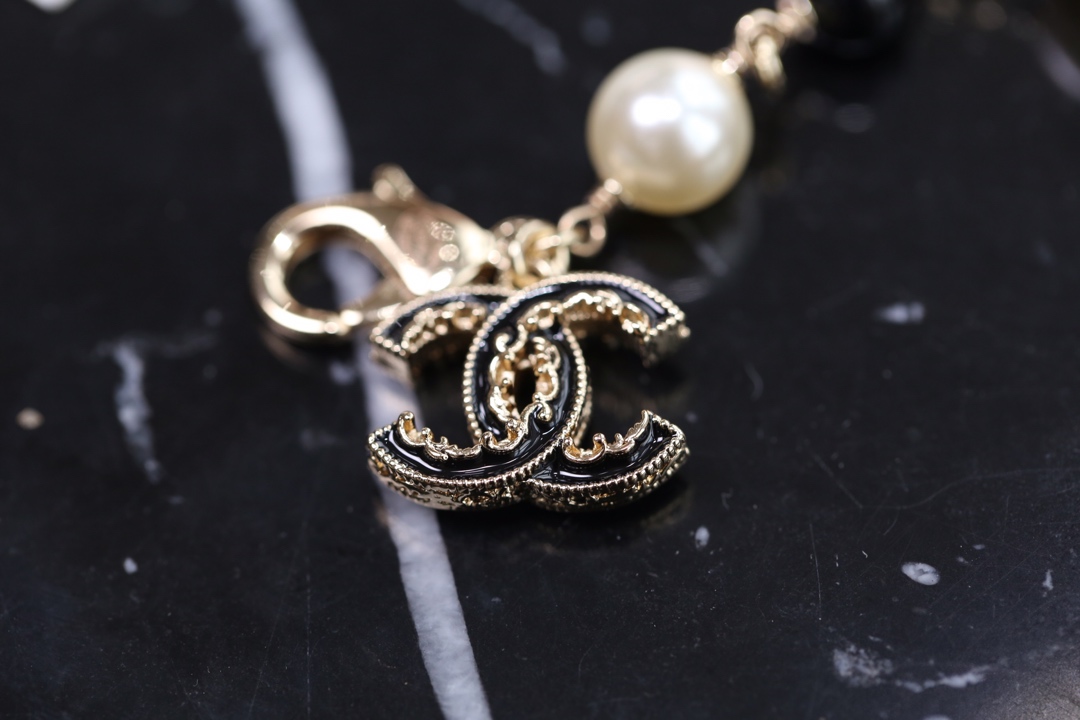 Chanel Black Bead Vintage Pearl Bracelet with CC Charm - Image 7