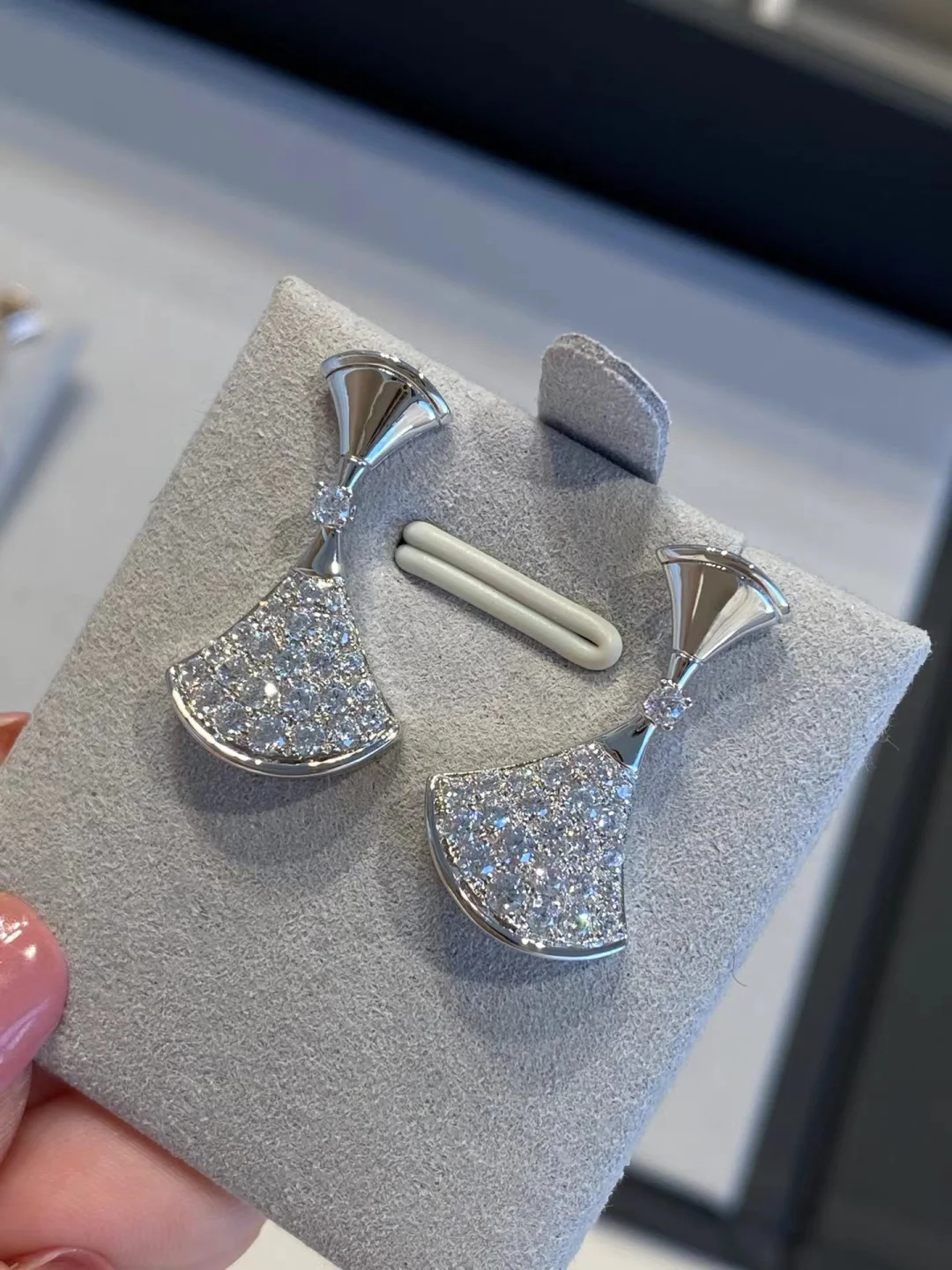 Bvlgari Divas' Dream Earrings - Image 5