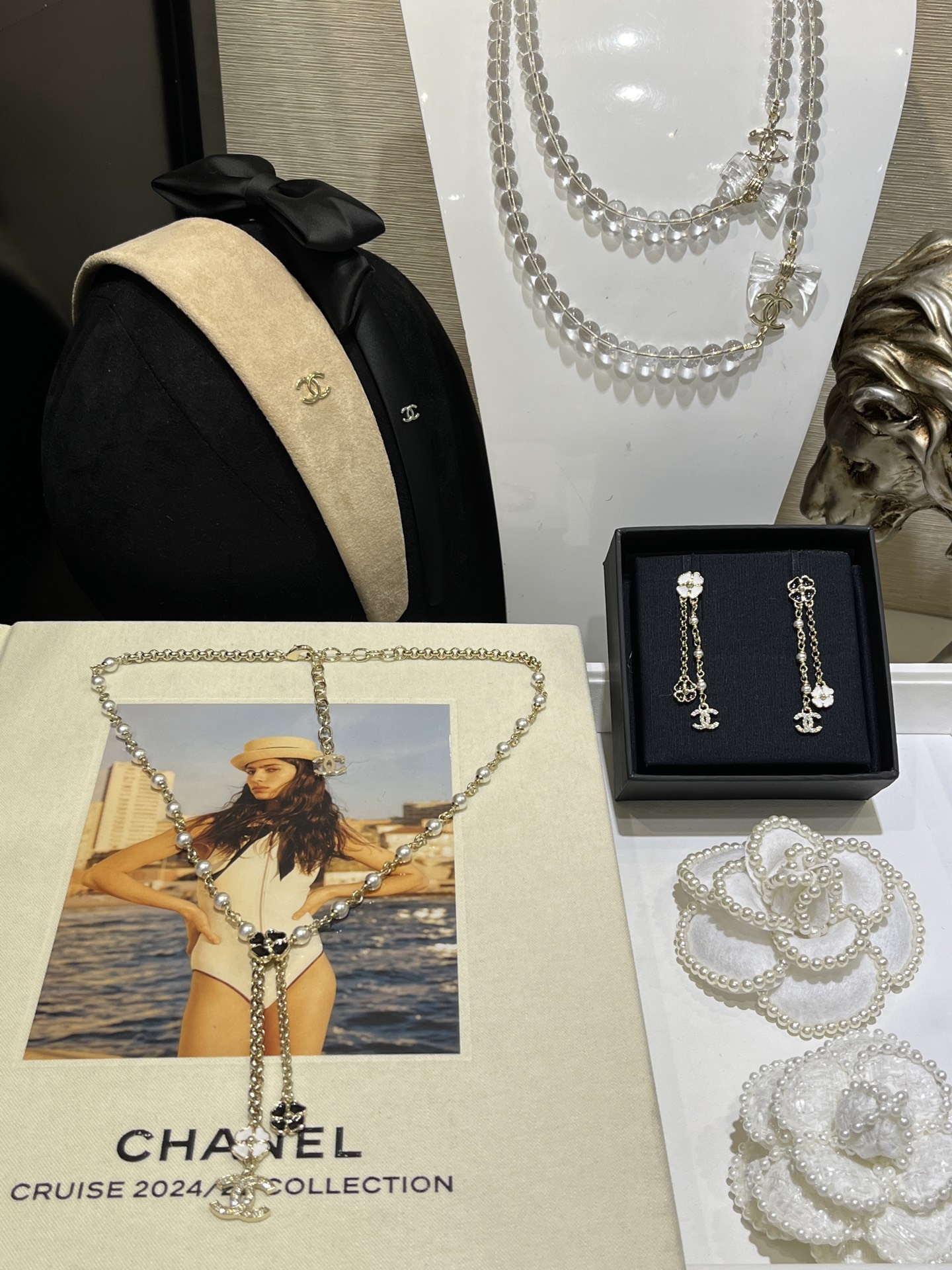 Chanel Black and White Camellia Tassel Drop Pearl Y Necklace - Image 6