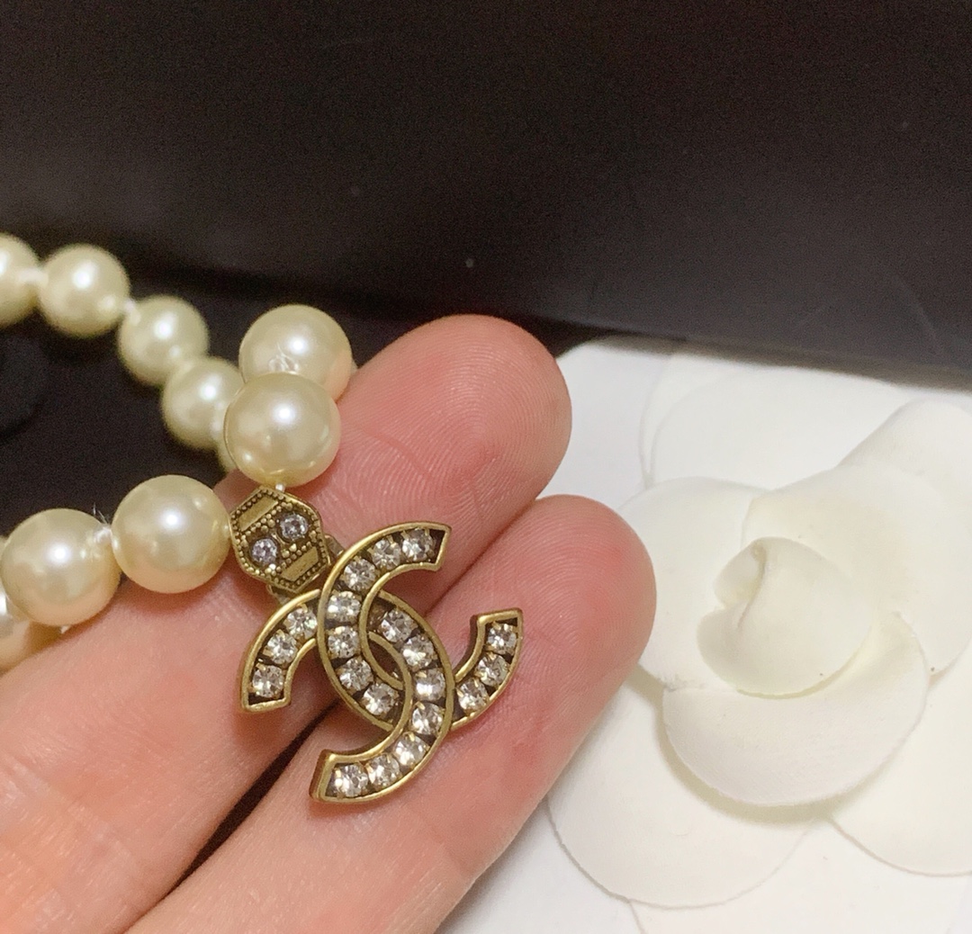Chanel Vintage Pearl Choker with CC Pendant Necklace - Image 6