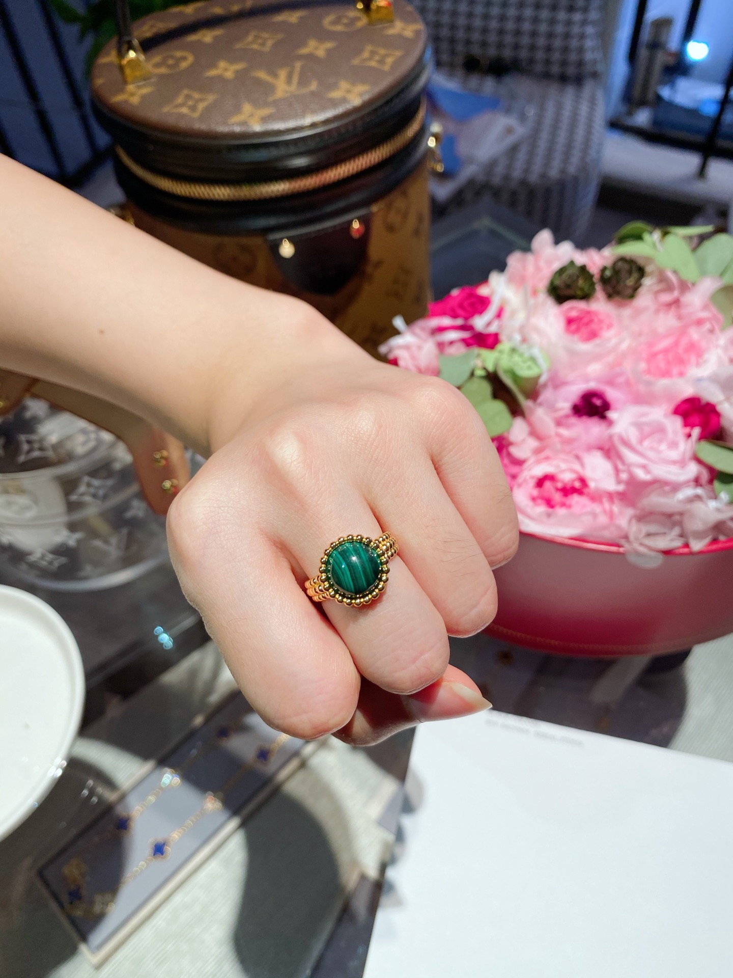 VCA Yellow Gold Malachite Perlee Couleurs Ring - Image 2