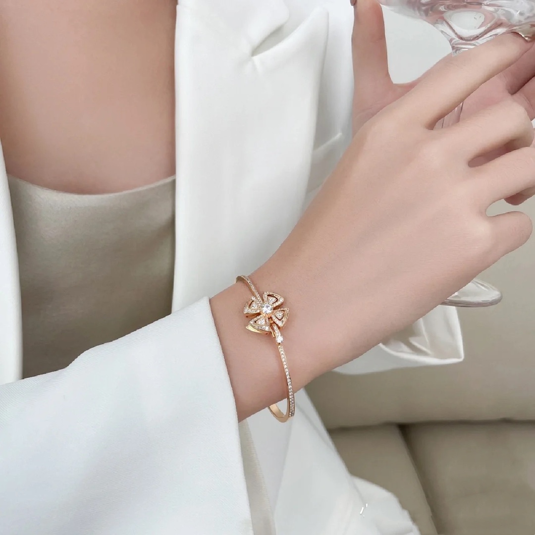 Dupe Bvlgari Fiorever Bracelet Rose Gold Flower Bangle - Image 4